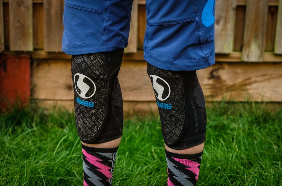 Bliss mtb hot sale knee pads